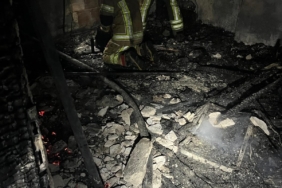 GÜNCELLEME – İzmir’de yangın çıkan evdeki bebek öldü, 3 kardeşi dumandan etkilendi