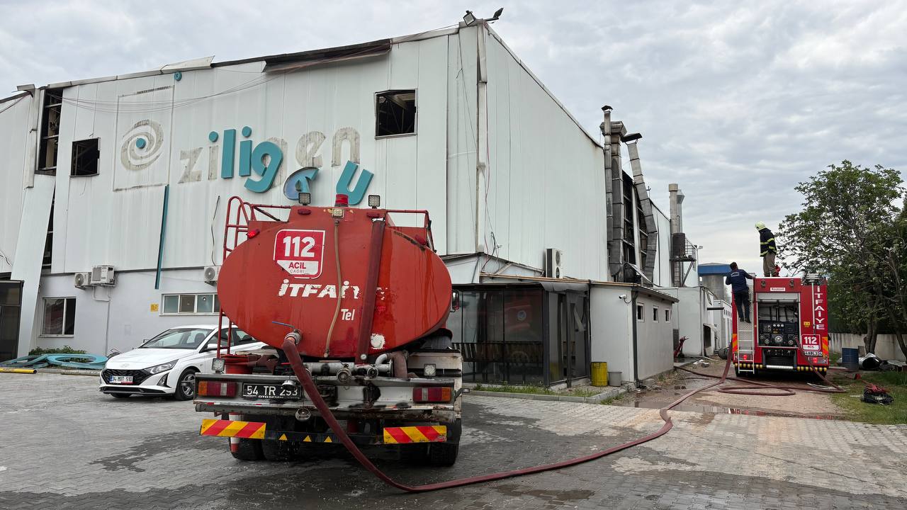GÜNCELLEME – Sakarya’da konveyör bant üretilen fabrikadaki patlamada 8 kişi yaralandı