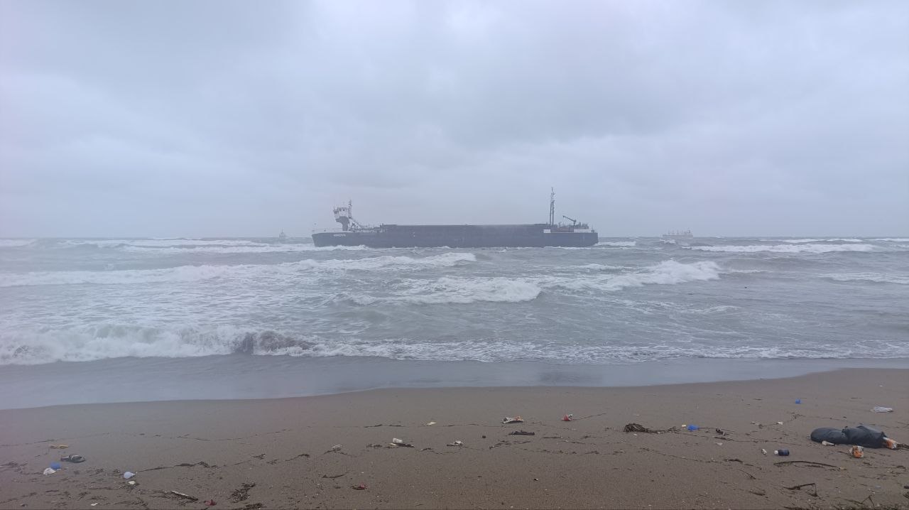 guncelleme-sakaryada-kuru-yuk-gemisi-karaya-oturdu-qsurF31O.jpg
