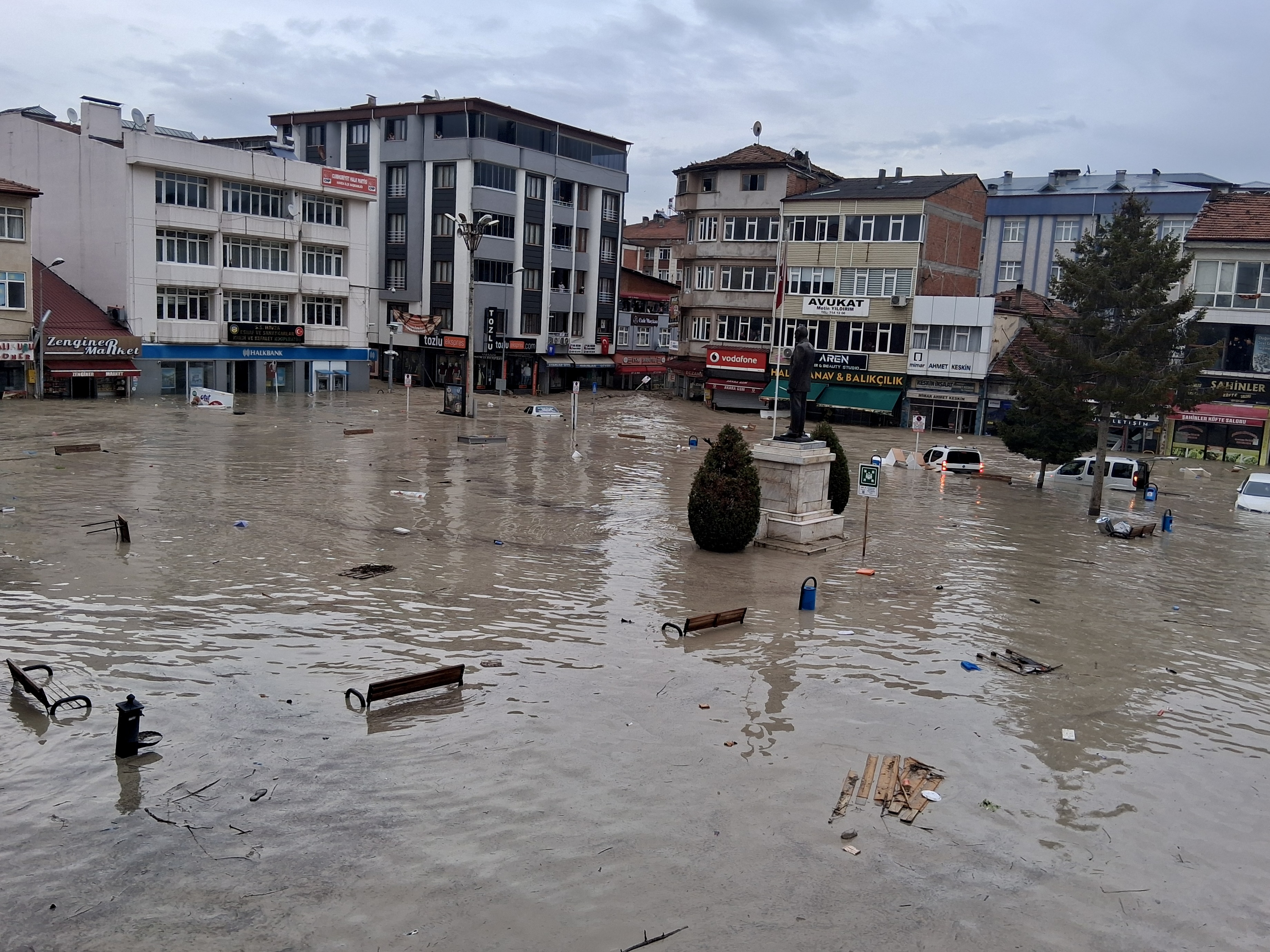 guncelleme-samsunda-saganak-etkili-oldu-wlmmUqxt.jpg