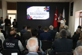 Hollandalı uzmanlar Kütahya’da üreticilere “yaban mersini yetiştiriciliği” eğitimi verdi