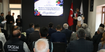 hollandali-uzmanlar-kutahyada-ureticilere-yaban-mersini-yetistiriciligi-egitimi-verdi-3bAxfQYf.jpg