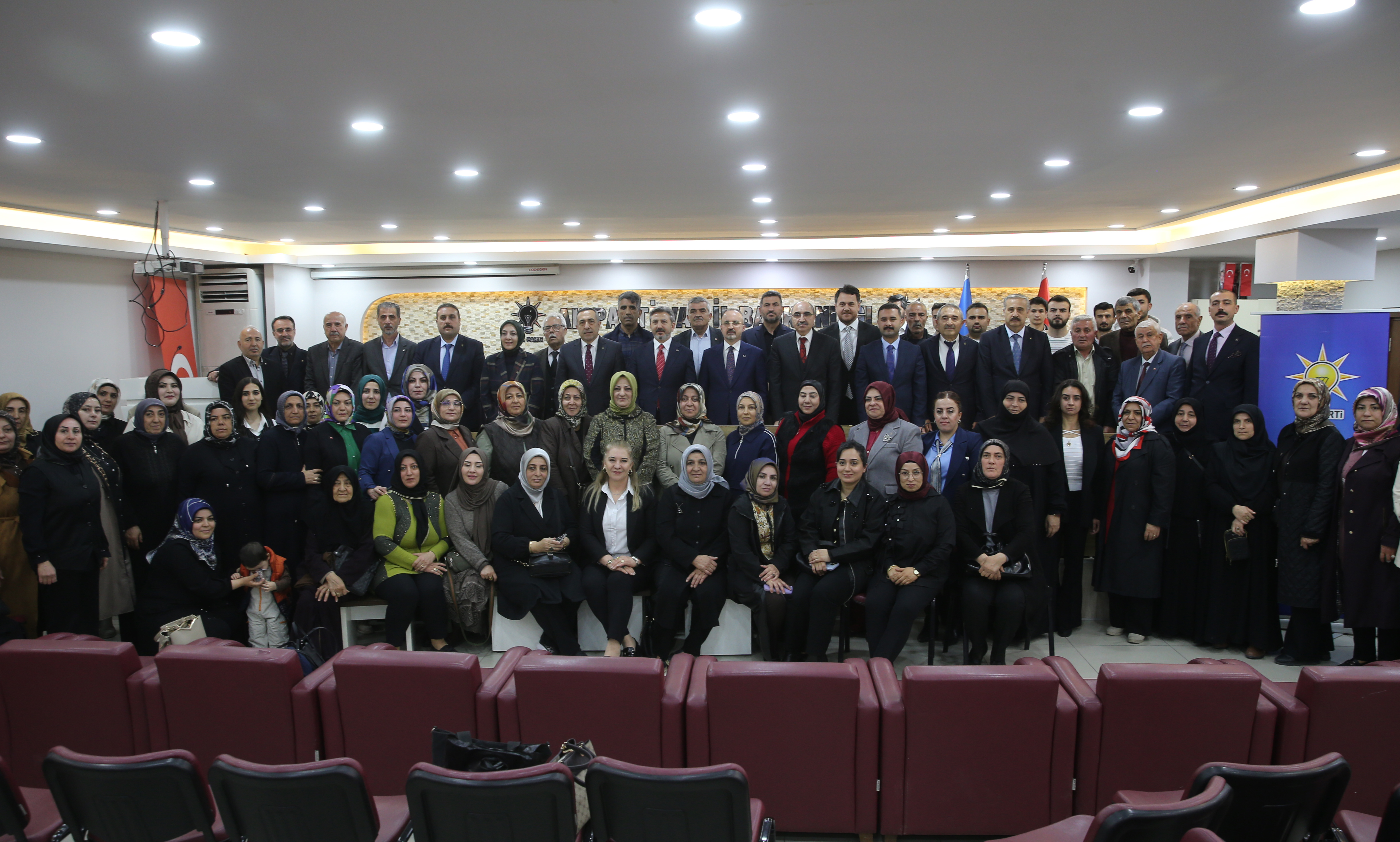 icisleri-bakan-yardimcisi-turan-ak-parti-van-il-baskanligini-ziyaret-etti-sXbFrFxK.jpg