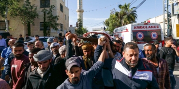 israil-askerlerinin-saldirisinda-hayatini-kaybeden-filistinli-cocuk-son-yolculuguna-ugurlandi-U6BlSPxG.jpg