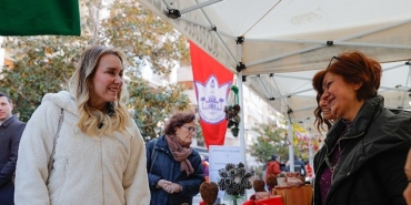 konakta-anneler-gunu-emekle-taclaniyor-QyqyzsBF.jpg
