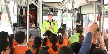 konyadaki-ogrenciler-nezaket-otobusu-ile-trafikte-gorgu-kurallarini-ogreniyor-PdX4kHhX.jpg