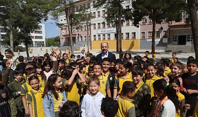Lider Altay Mezun Olduğu Selçuk İlkokulu’nda Öğrencilerle Buluştu