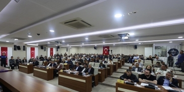 lider-kinaydan-mali-disiplin-ve-hizmet-vurgusu-eWYXEwhX.jpg