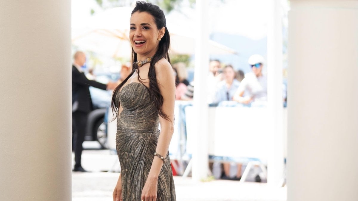 Mine Tugay, Özgü Namal'ın Cannes paylaşımına yorum yaptı