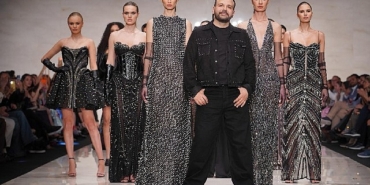 murat-acar-defilesinde-mermer-podyumda-moda-resitali-qOiDGVGZ.jpg