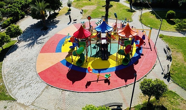 Narlıdere’de Oyun Parkı Tabanları Yenileniyor