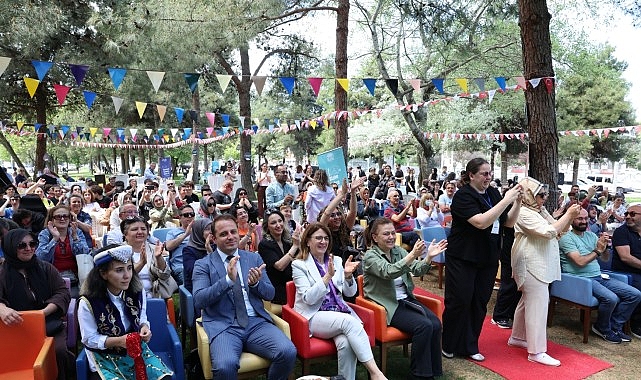 niluferde-mahzurlar-sevgi-ile-asiliyor-gA5CWCLM.jpg