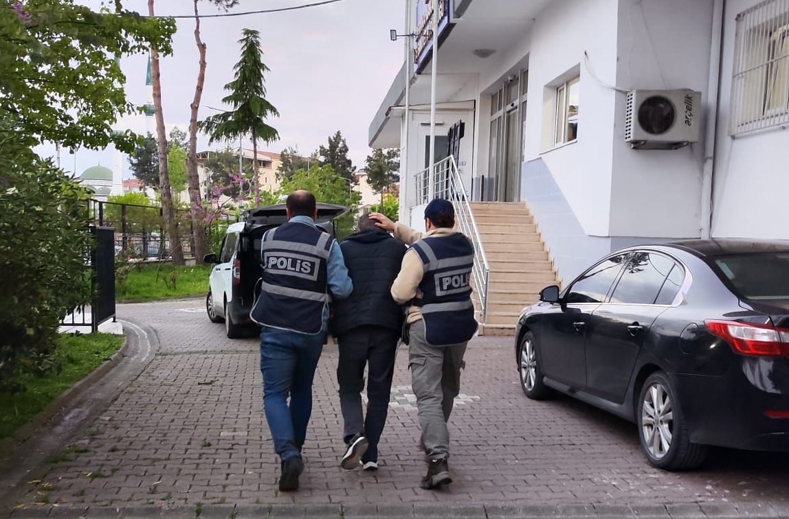 samsunda-8-yil-9-ay-kesinlesmis-hapis-cezasi-bulunan-hukumlu-yakalandi-iJiOw5zFjpg