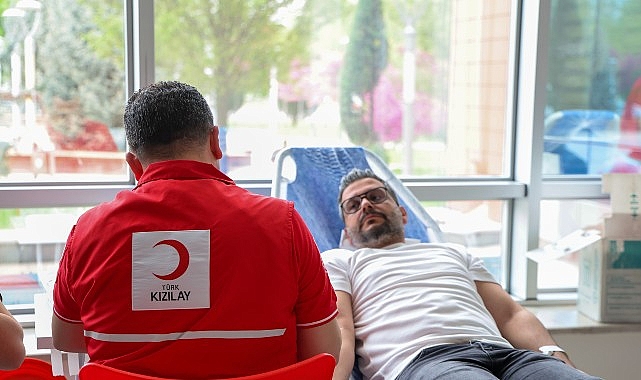 Selçuklu Belediyesi Kızılay’a Dayanak Olmayı Sürdürüyor