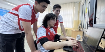 uluslararasi-robot-yarismasinda-birinci-olan-liseliler-yeni-basarilar-icin-calisiyor-TwIKTsPJ.jpg