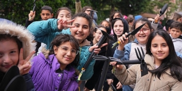 uskudarda-cet-tohumu-toprakla-bulustu-miniklerden-gelecege-yesil-adim-2G49MfLR.jpg
