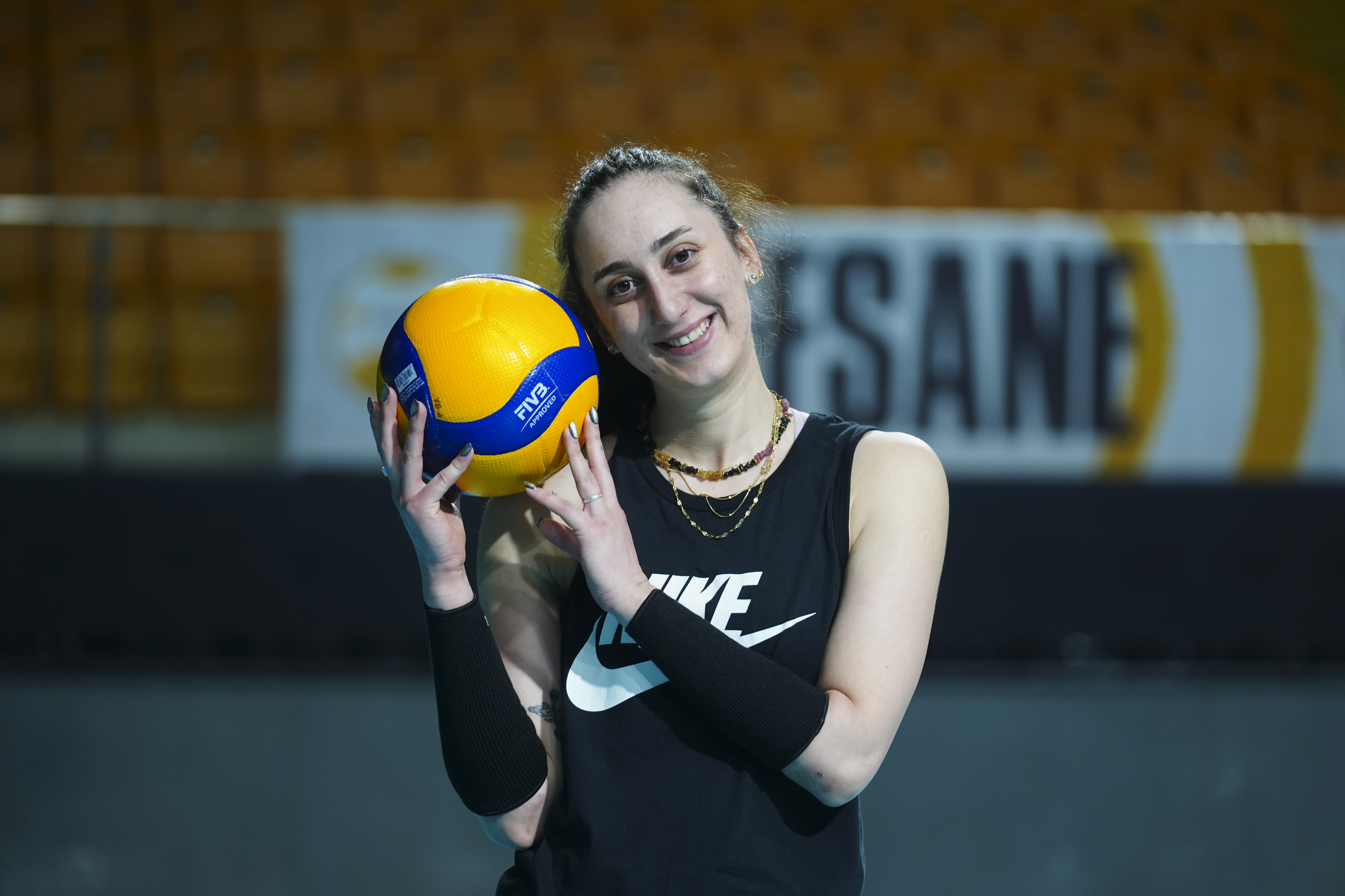 VakıfBanklı voleybolcu Ayça Aykaç Altıntaş’ın hedefi sarı-siyahlı takıma kupayla veda etmek: